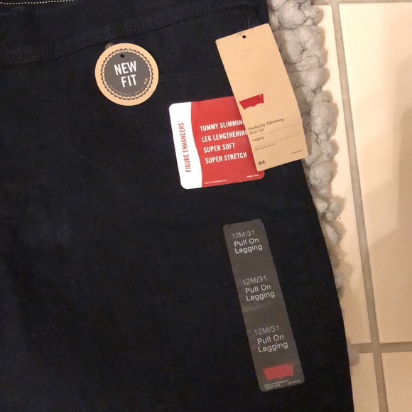 NWT Levi's Slimming Jeggings📝 - Picture 2 of 4